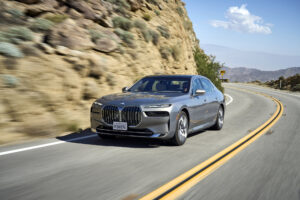 BMW i7 xDrive Oxid Grey_010