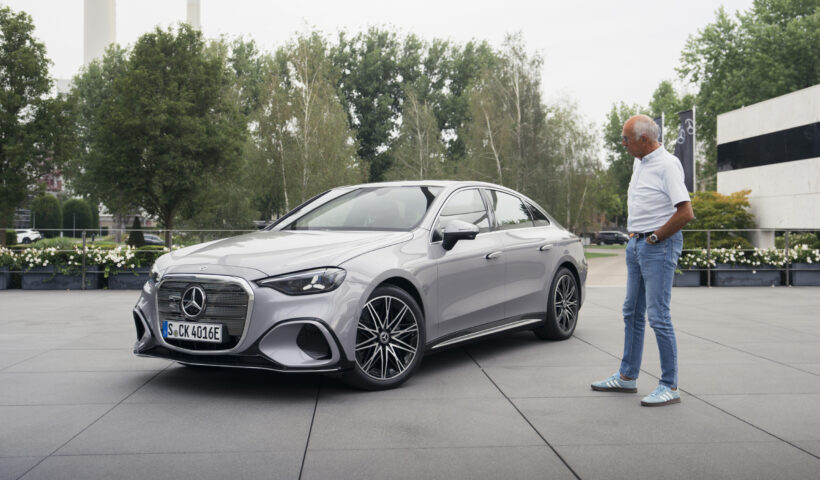 Blick auf die Mercedes C-Klasse Electric
