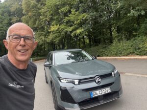 Der Autor mit dem Citroen C5 Aircross Plug-in-Hybrid 195