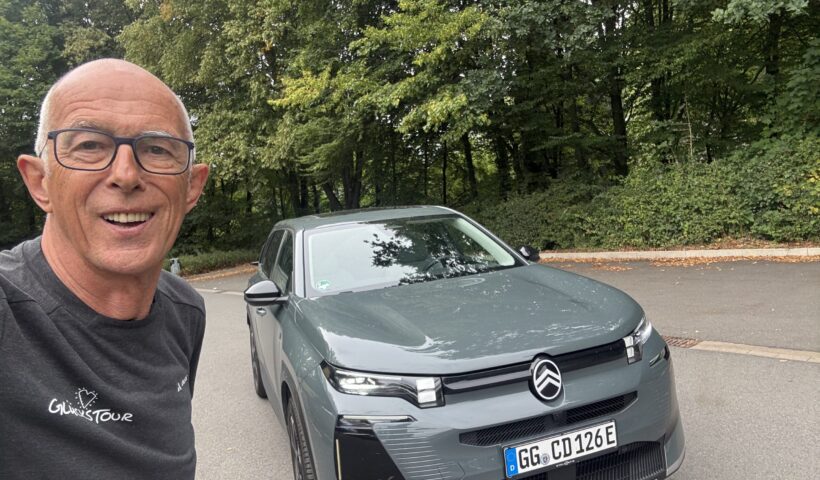 Der Autor mit dem Citroen C5 Aircross Plug-in-Hybrid 195